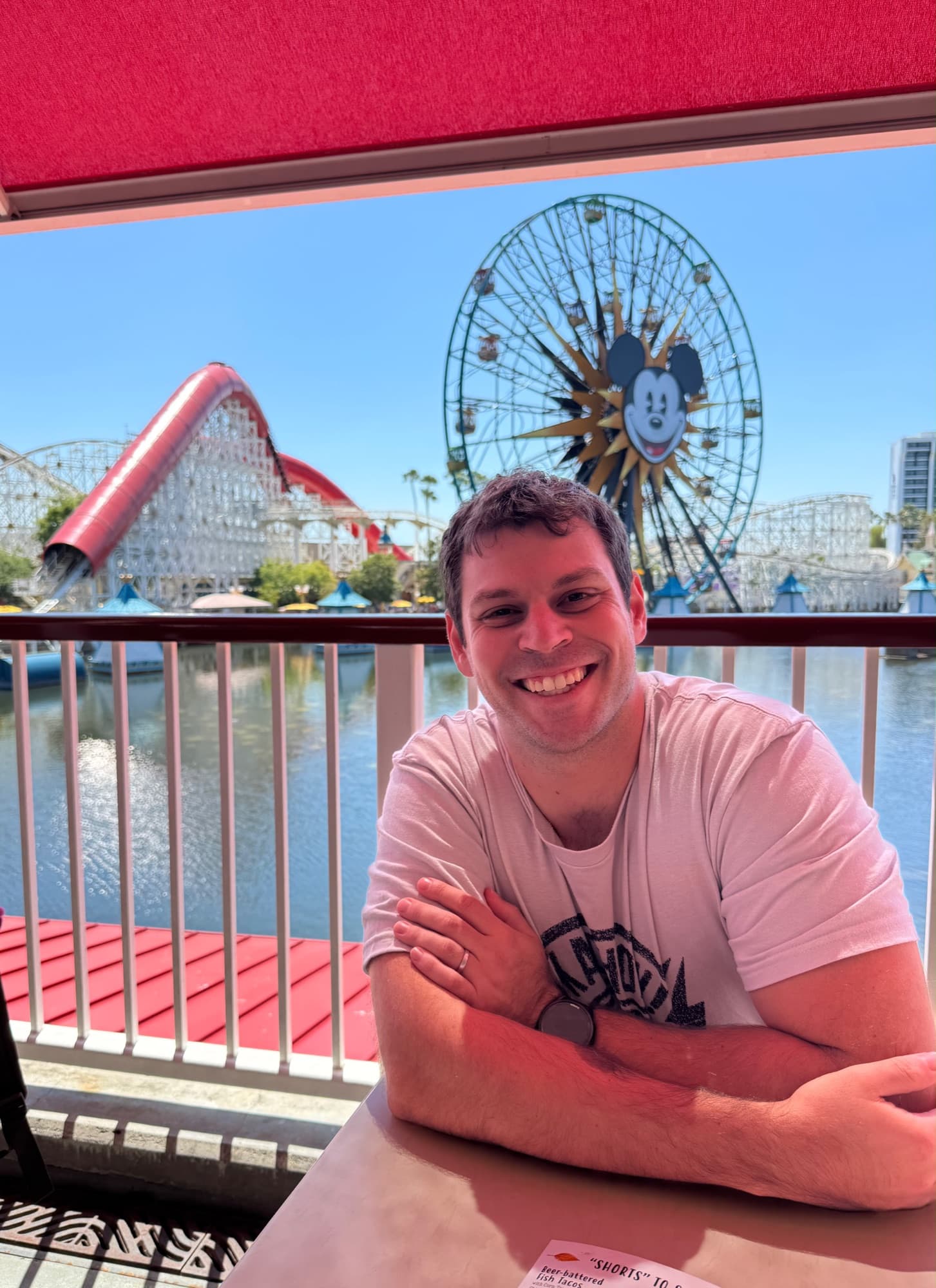 Sebastian en Pixar Pier, California